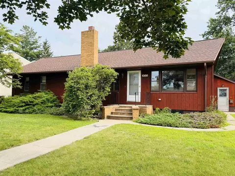 1300 SW 4th Ave, Waverly, IA 50677