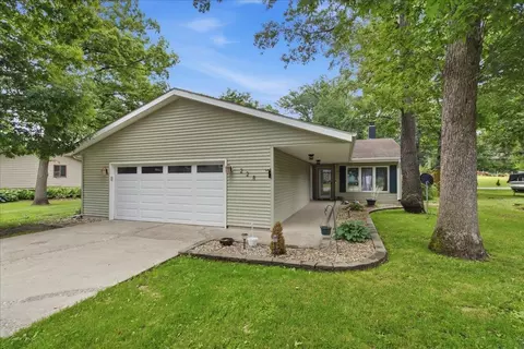 228 Oakwood Dr, Evansdale, IA 50707