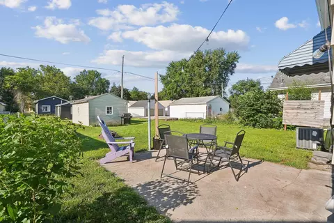 Exterior - 1652 Bertch Ave, Waterloo, IA 50702 photo 2 of 5