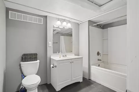 Bath - 1652 Bertch Ave, Waterloo, IA 50702 photo 2 of 2