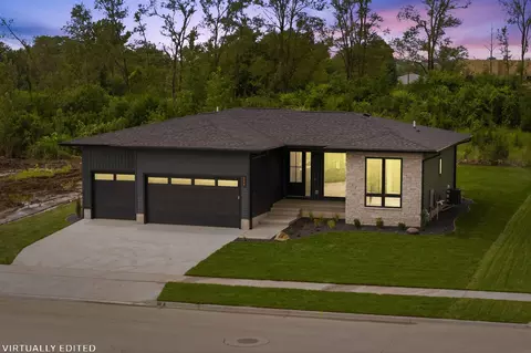 4627 Luke Sts, Cedar Falls, IA 50613