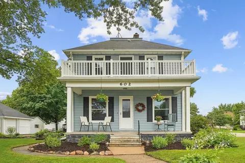 602 SW 3rd St, Waverly, IA 50677