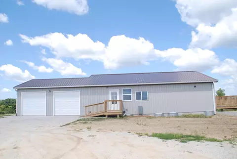 5916 Kornhill Rd, Fayette, IA 52142