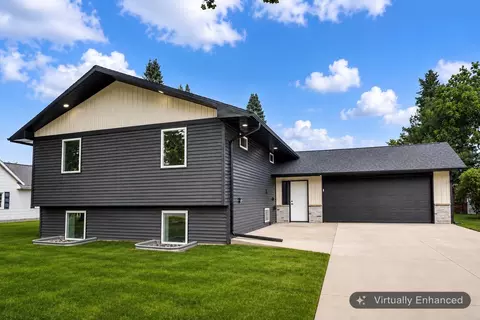 1215 8th St, Jesup, IA 50648