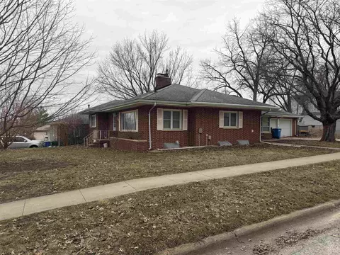 540 Eagle St, Denver, IA 50622 photo 3