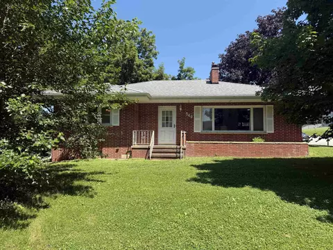 540 Eagle St, Denver, IA 50622 photo 2