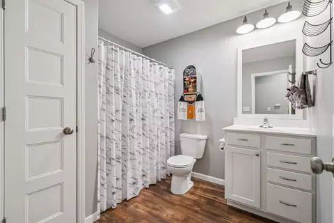 Bath - 724 Grindstone Cir, Waterloo, IA 50702 photo 1 of 3