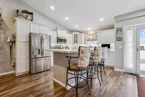Kitchen - 724 Grindstone Cir, Waterloo, IA 50702 photo 2 of 2