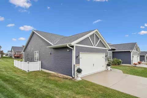Exterior - 724 Grindstone Cir, Waterloo, IA 50702 photo 4 of 9