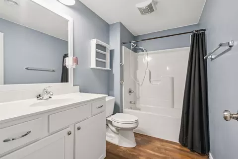 Bath - 724 Grindstone Cir, Waterloo, IA 50702 photo 3 of 3