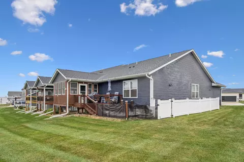 Exterior - 724 Grindstone Cir, Waterloo, IA 50702 photo 8 of 9