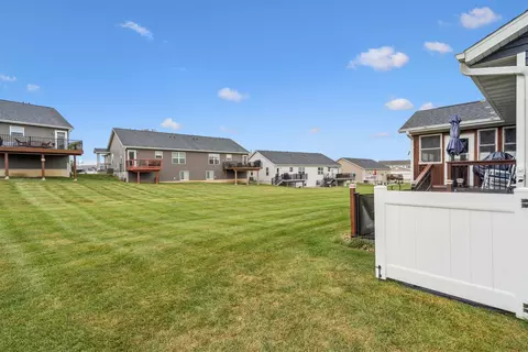 Exterior - 724 Grindstone Cir, Waterloo, IA 50702 photo 9 of 9