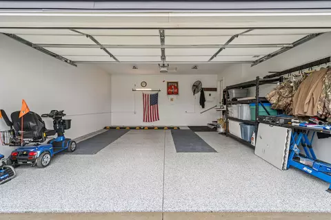 Exterior - 724 Grindstone Cir, Waterloo, IA 50702 photo 6 of 9