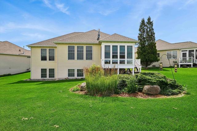 156 Augusta Cir, Waverly, IA 50677