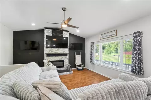 127 Doyle Ave, Evansdale, IA 50707