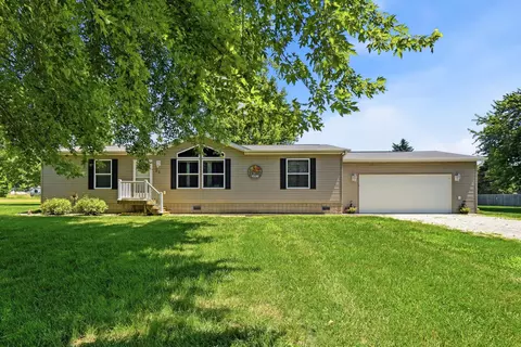 35 12th Ave NW, Oelwein, IA 50662