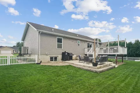 Exterior - 1409 Springbrook Dr, Cedar Falls, IA 50613 photo 4 of 8