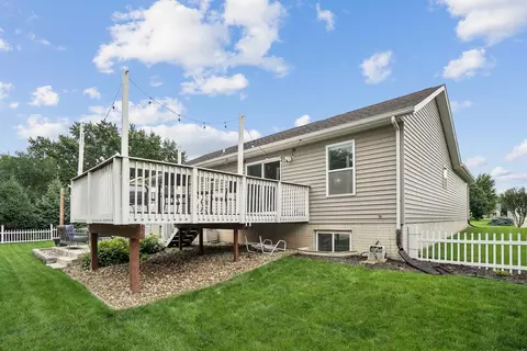 Exterior - 1409 Springbrook Dr, Cedar Falls, IA 50613 photo 5 of 8
