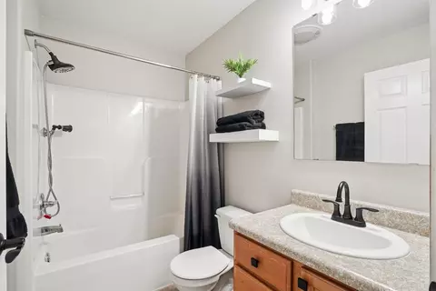 Bath - 1409 Springbrook Dr, Cedar Falls, IA 50613 photo 1 of 3