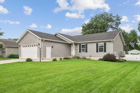Exterior - 1409 Springbrook Dr, Cedar Falls, IA 50613 photo 3 of 8