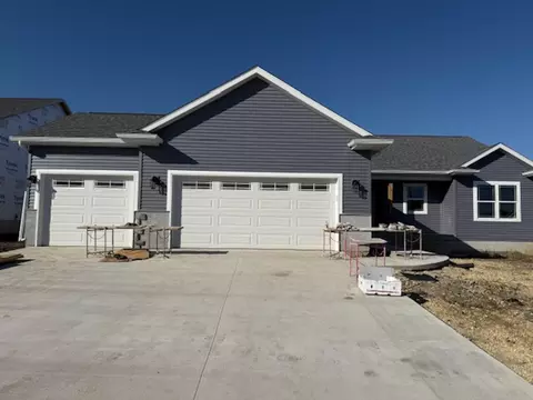 2729 Amber Valley Rd, Cedar Falls, IA 50613