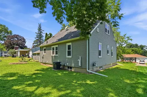 Exterior - 700 Cornwall Ave, Waterloo, IA 50702 photo 5 of 7