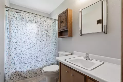 Bath - 700 Cornwall Ave, Waterloo, IA 50702 photo 1 of 1
