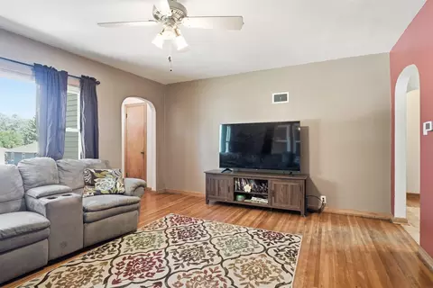 Living - 700 Cornwall Ave, Waterloo, IA 50702 photo 1 of 1