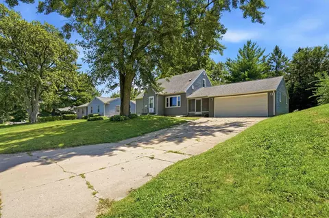 Exterior - 700 Cornwall Ave, Waterloo, IA 50702 photo 2 of 7
