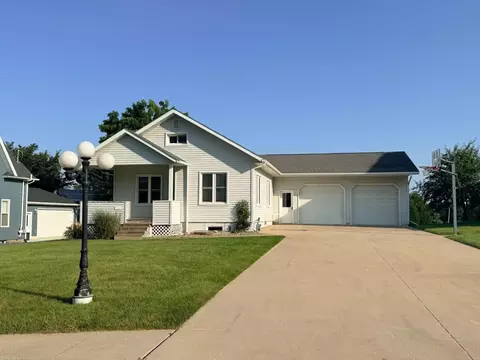 105 Dessel St, Ossian, IA 52161