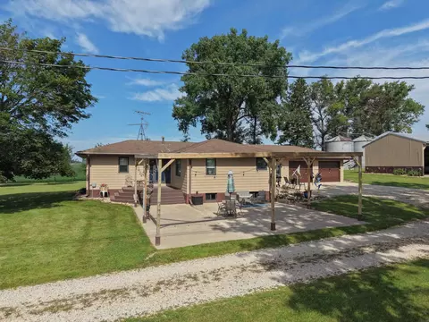 17431 300th St, Parkersburg, IA 50665