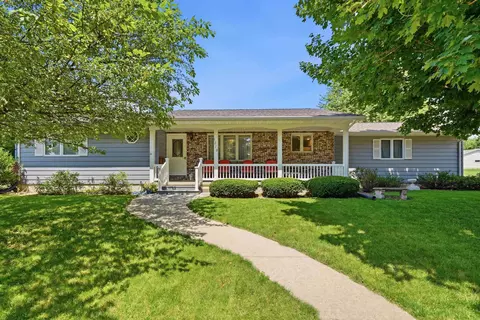 1210 NE 4th St, Independence, IA 50644