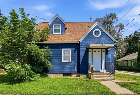 309 SE 1st St, Waverly, IA 50677