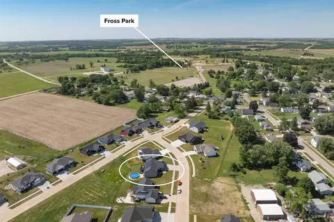 View/Area - 709 Pointer Cir, Center Point, IA 52213 photo 5 of 7