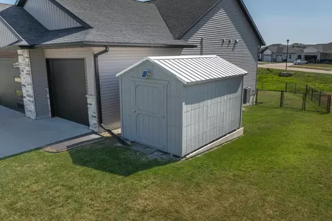 Other - 709 Pointer Cir, Center Point, IA 52213 photo 2 of 8