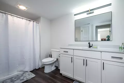 Bath - 709 Pointer Cir, Center Point, IA 52213 photo 4 of 4