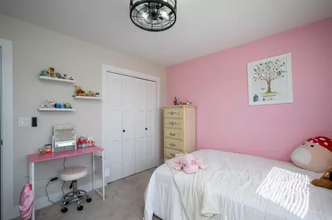 Bedroom - 709 Pointer Cir, Center Point, IA 52213 photo 6 of 10
