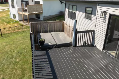 Exterior - 709 Pointer Cir, Center Point, IA 52213 photo 4 of 7