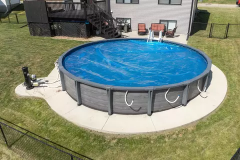 Exterior - 709 Pointer Cir, Center Point, IA 52213 photo 6 of 7