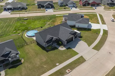 View/Area - 709 Pointer Cir, Center Point, IA 52213 photo 4 of 7
