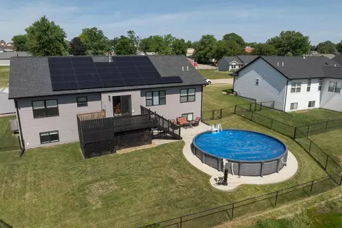 Exterior - 709 Pointer Cir, Center Point, IA 52213 photo 2 of 7