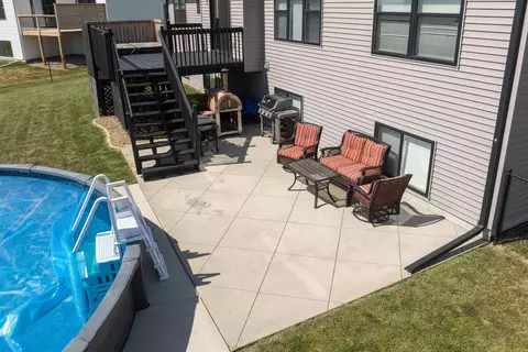 Exterior - 709 Pointer Cir, Center Point, IA 52213 photo 5 of 7