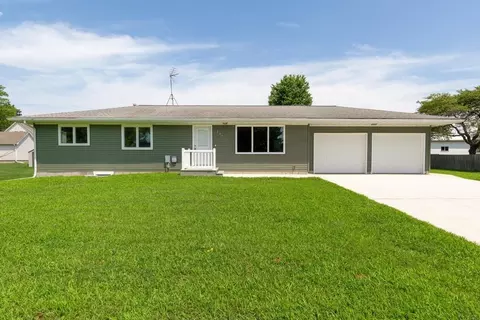 806 Gray, Aplington, IA 50604