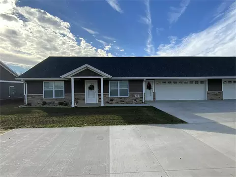 108 Bailey Dr #J, Manchester, IA 52057