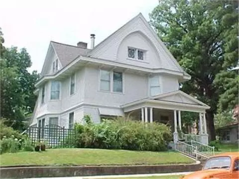 507 W Main St, Decorah, IA 52101