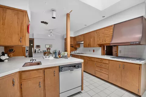 Kitchen - 935 Prospect Blvd, Waterloo, IA 50701 photo 3 of 4