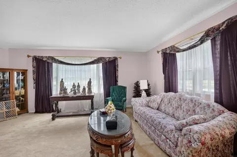 Living - 935 Prospect Blvd, Waterloo, IA 50701 photo 1 of 4