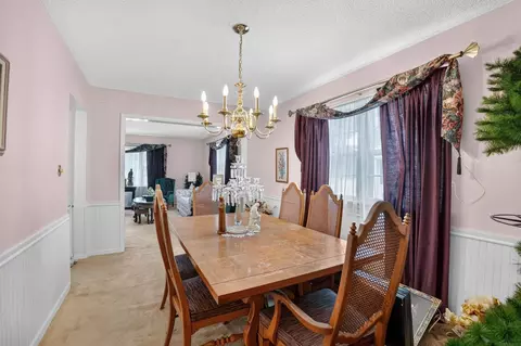 Dining - 935 Prospect Blvd, Waterloo, IA 50701 photo 1 of 1