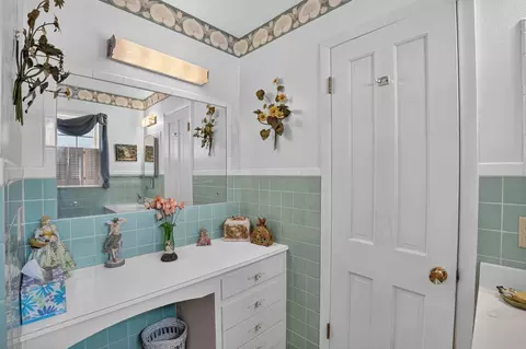 Bath - 935 Prospect Blvd, Waterloo, IA 50701 photo 3 of 5