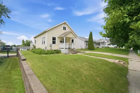 1207 6th St, Grundy Center, IA 50638